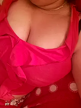 roouse – webcam model profile photo Image 5