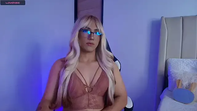 roouse – webcam model profile photo Image 15