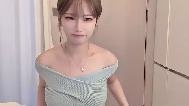 BabySofa – webcam model profile photo Image 6