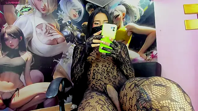 roouse – webcam model profile photo Image 5