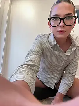  – webcam model profile photo Image 4