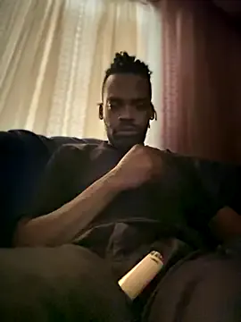 roouse – webcam model profile photo Image 16