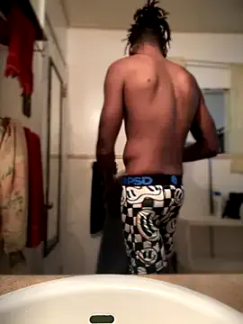 roouse – webcam model profile photo Image 17