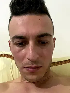 roouse – webcam model profile photo Image 2