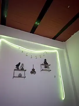 oypo – webcam model profile photo Image 3