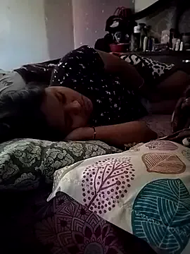 roouse – webcam model profile photo Image 7