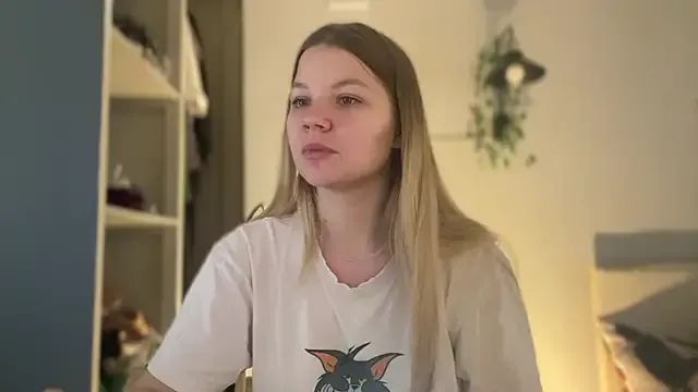 Yui-Ch – webcam model profile photo Image 6