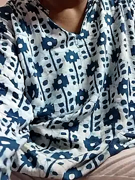 roouse – webcam model profile photo Image 12