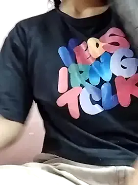 roouse – webcam model profile photo Image 5