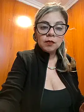 roouse – webcam model profile photo Image 14