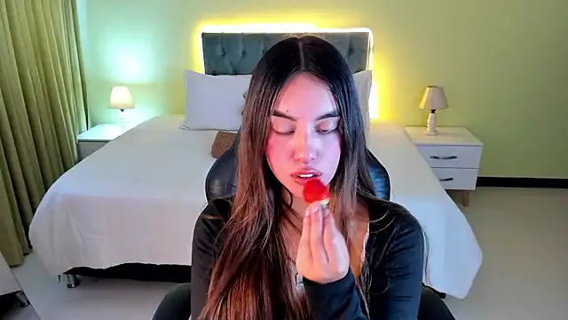 Nonchan_ – webcam model profile photo Image 3