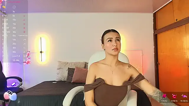 roouse – webcam model profile photo Image 9