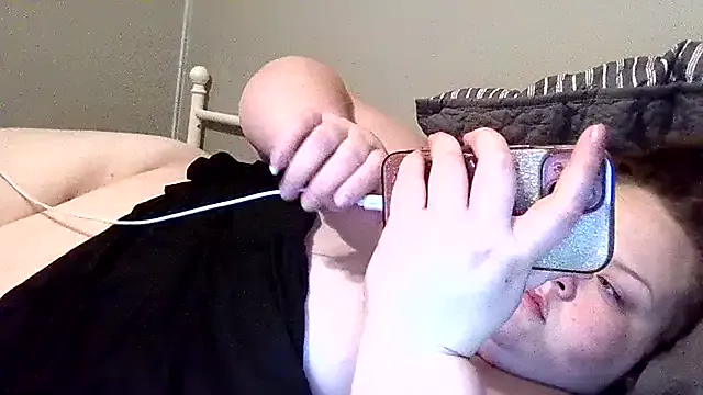 roouse – webcam model profile photo Image 12