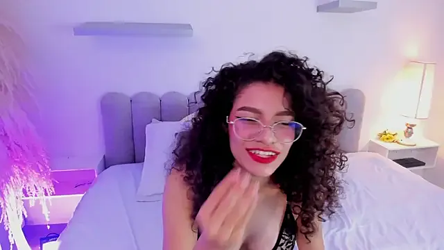 roouse – webcam model profile photo Image 5