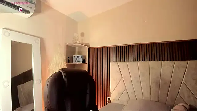 winter11 – webcam model profile photo Image 2