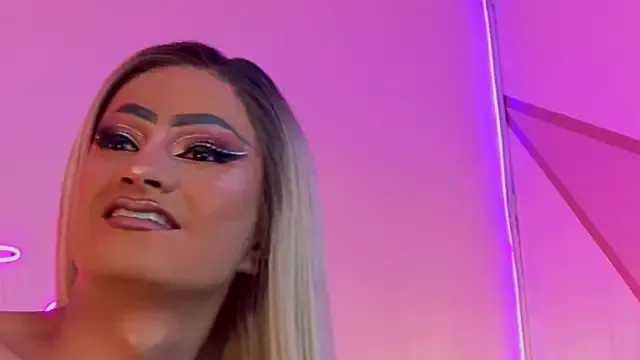 Shiny_Jennifer – webcam model profile photo Image 10