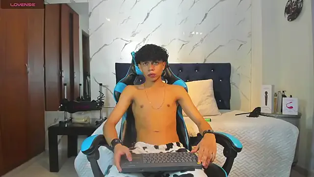  – webcam model profile photo Image 8
