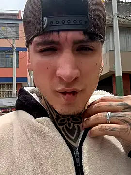  – webcam model profile photo Image 19