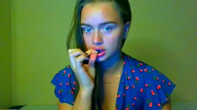  – webcam model profile photo Image 11