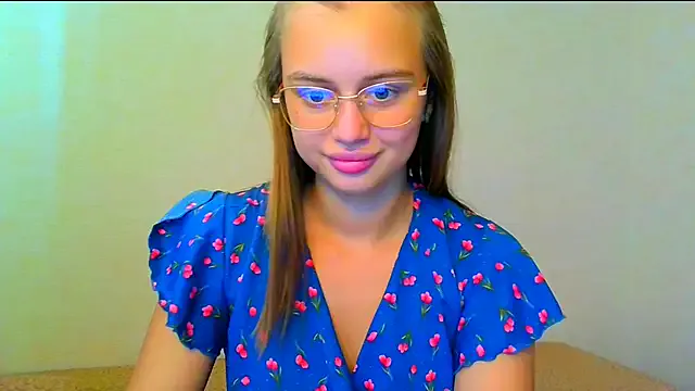  – webcam model profile photo Image 4