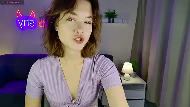  – webcam model profile photo Image 4