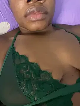 _MiaQueen_ – webcam model profile photo Image 2