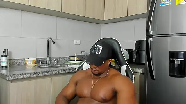 HermanFire – webcam model profile photo Image 12