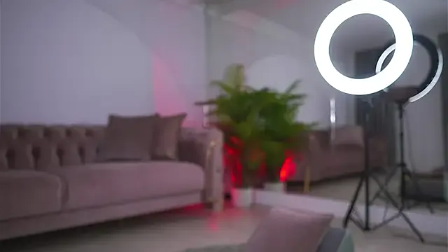 roouse – webcam model profile photo Image 13