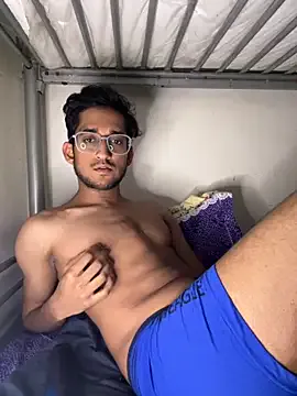 roouse – webcam model profile photo Image 15