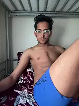 roouse – webcam model profile photo Image 6