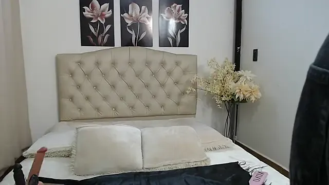 Latinaebony69 – webcam model profile photo Image 5