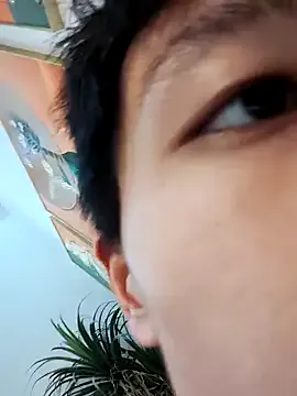 roouse – webcam model profile photo Image 4