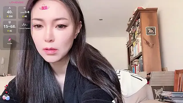 roouse – webcam model profile photo Image 10