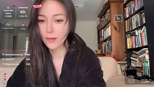 roouse – webcam model profile photo Image 5