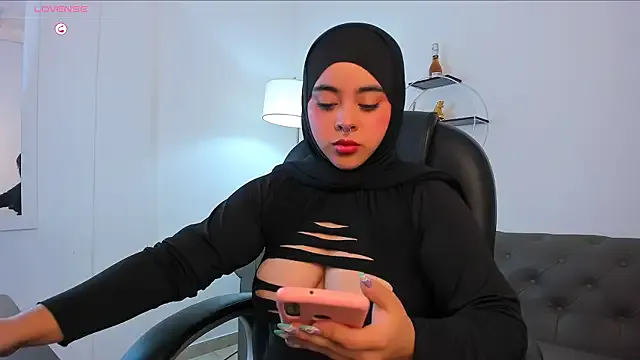 Humsafa-13 – webcam model profile photo Image 16