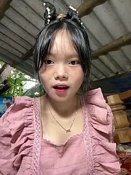 maataaan – webcam model profile photo Image 17