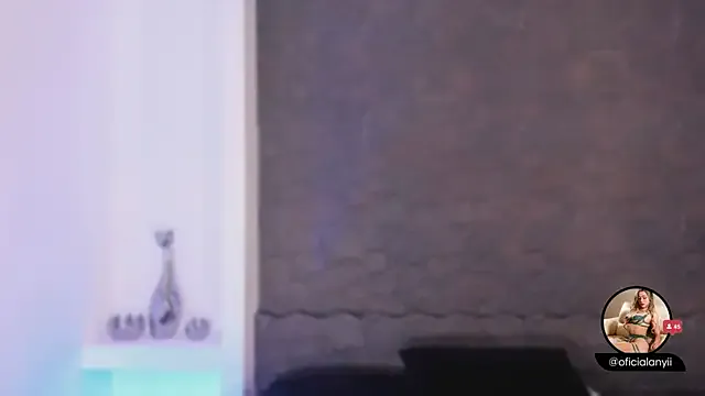 Nonchan_ – webcam model profile photo Image 10