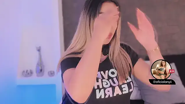 Nonchan_ – webcam model profile photo Image 2