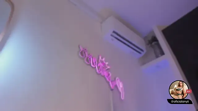 Nonchan_ – webcam model profile photo Image 8