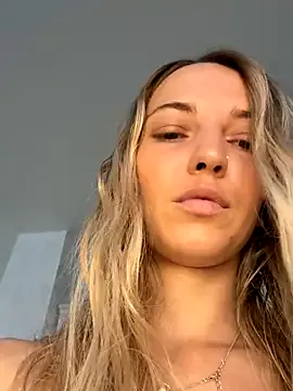 roouse – webcam model profile photo Image 16