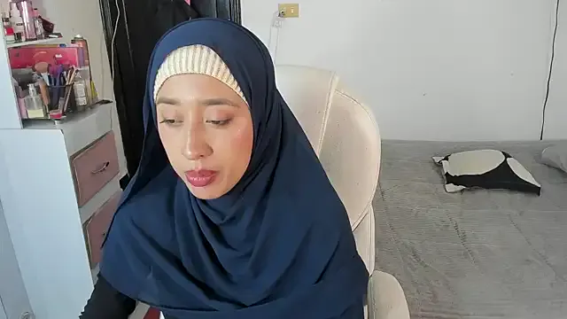 Nonchan_ – webcam model profile photo Image 12