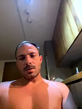 roouse – webcam model profile photo Image 13