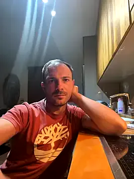 roouse – webcam model profile photo Image 19