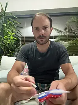 roouse – webcam model profile photo Image 3
