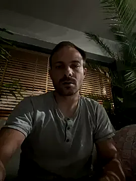 roouse – webcam model profile photo Image 9