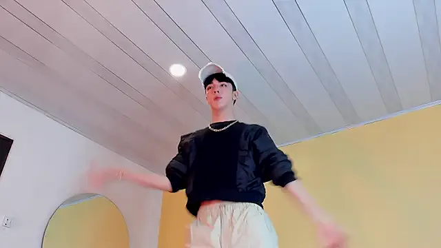 kai101010 – webcam model profile photo Image 12