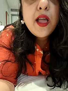 Yui-Ch – webcam model profile photo Image 18