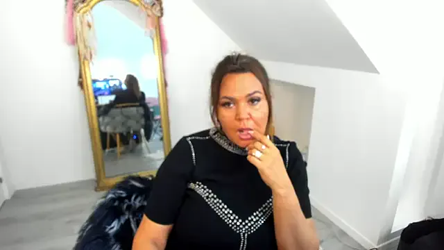 roouse – webcam model profile photo Image 4