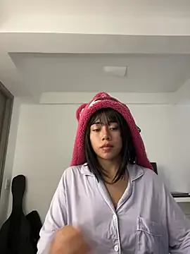 zui_lu – webcam model profile photo Image 2