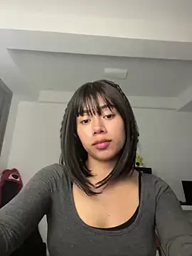 zui_lu – webcam model profile photo Image 3